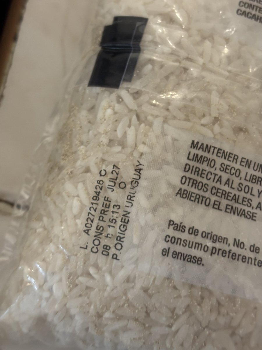 _darkspot's tweet photo. @WalmartMexico tengo 3 paquetes de arroz great value que compré en su sucursal de Walmart Toreo, hace muy pocos días, y vienen contaminados con larvas y huevecillos, y son de diferentes lotes. Que asco, jamás voy a volver a comprar de esa marca. https://t.co/ULrLTyh5sK