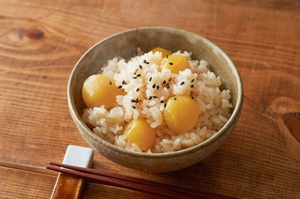 XAEA_8's tweet photo. @togootto 栗と粟の違い等もご存知無い？
これなら粟ご飯も栗ご飯並に、
美味しくて優しいお味なのね？
まさにどこの国のお方なのか、
の事も理解不能なパープー氏？
ちなみに粟ご飯対栗ご飯では、
食感の違いもご存知無いかも？ https://t.co/FwDEvo1iCo