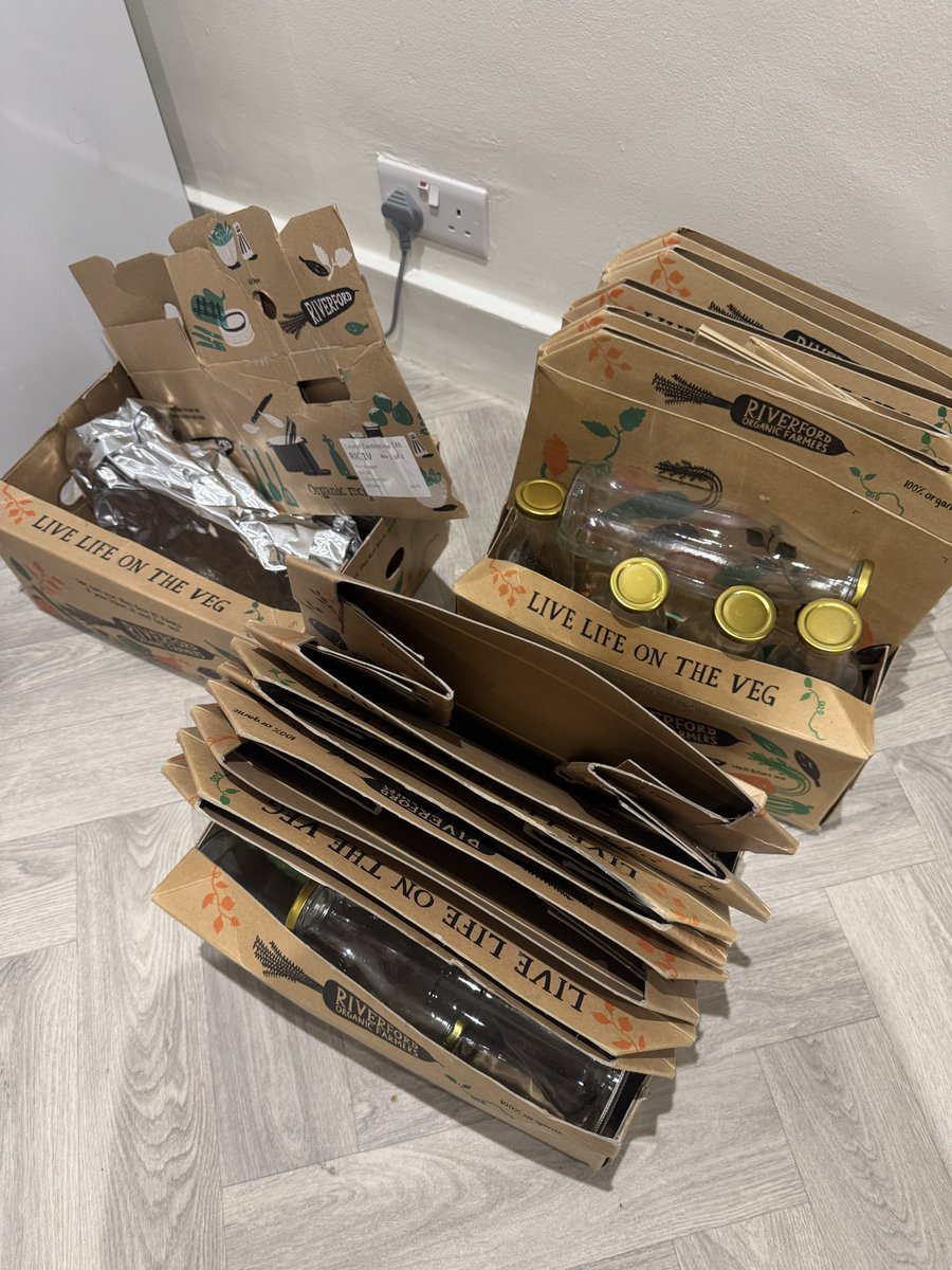 BiancaJagger's tweet photo. 👉🏿Dear @Riverford customer service I became your client and supporter in 2010. I admired your commitment to be a sustainable company. You delivered your produces in cardboard boxes and glass bottles and until recently you used to picked them up the following week. As you can see in this picture that is not the case anymore! For the last five weeks I have placed the boxes outside of my door hoping that your driver was going to pick them up. But the driver you hire now, not only not picked up the boxes, but they dump the boxes with the produced in the street.. I am afraid this is no longer the company I sign onto.