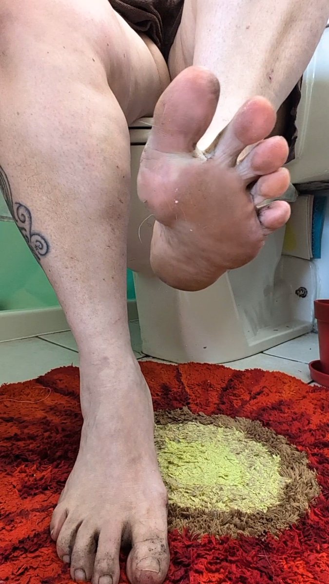 GoddessMoonSole's tweet photo. Cleaning up after my walk in the park https://t.co/K4fyseUj5O
