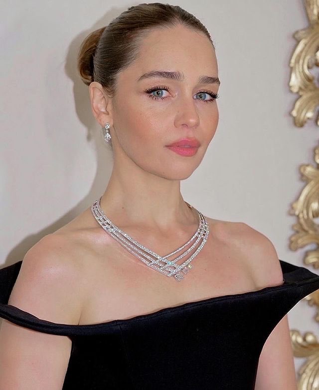 JonnyLeTran5's tweet photo. Blessing your timeline with Emilia Clarke 😍 #EmiliaClarke #GameOfThrones #LastChristmas #MeBeforeYou #TerminatorGenisys #SecretInvasion #SoloAStarWarsStory #ThePodGeneration #AboveSuspicion #VoicefromtheStone #SpikeIsland #MurderManual #TriassicAttack #beautiful https://t.co/FEu9F5C6Qp