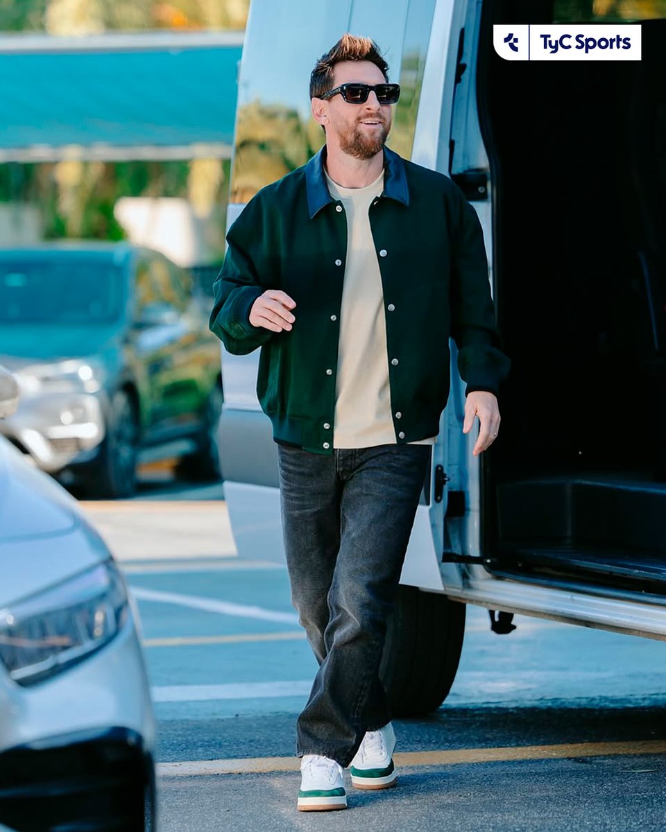 TyCSports's tweet photo. ¡Bienvenido, Leo! Messi y la última vez que llega al predio de la Selección Argentina 🥺🇦🇷

📸 @Argentina https://t.co/2ySllQT0JX