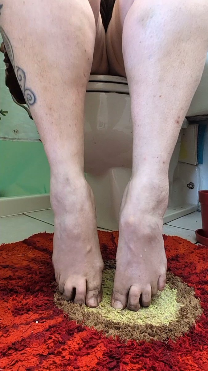 GoddessMoonSole's tweet photo. Cleaning up after my walk in the park https://t.co/K4fyseUj5O
