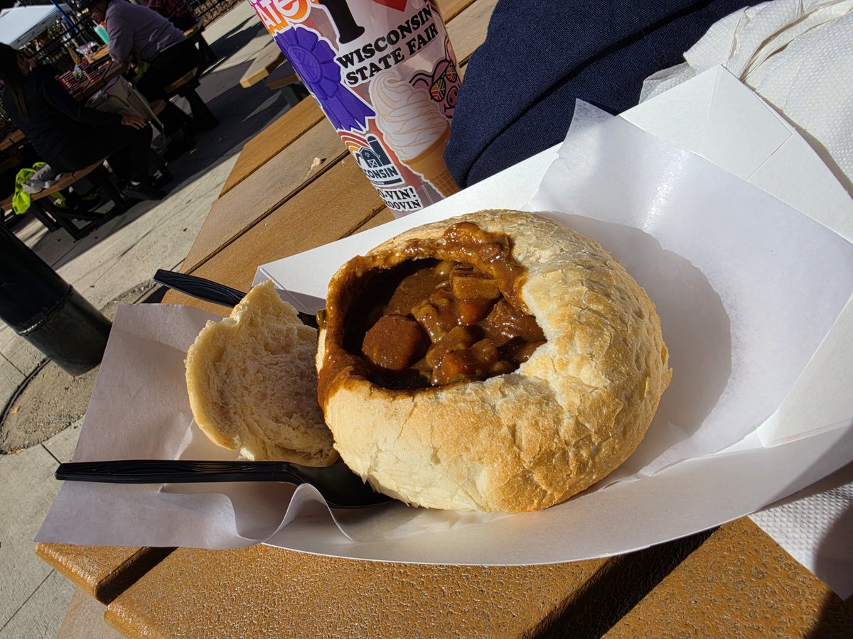bigbabysweets99's tweet photo. @Ashleyns814 #HarvestFest at Statefair grounds in Wisco. https://t.co/B6EnK6Bbit