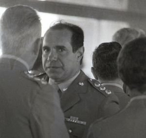 larevueltita_'s tweet photo. Hoy Brasil vota y no está de más recordar que Jair Bolsonaro  homenajeó públicamente en 2019 a Carlos Alberto Brilhante Ustra, jefe de uno de los centros de tortura más grandes de São Paulo, en el que la Comisión de la Verdad brasileña registró al menos 500 casos de tortura. https://t.co/cDOSAqs6zm