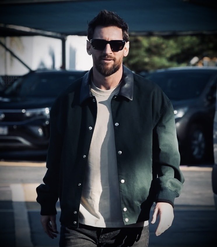 M10GOAT's tweet photo. HOLA LEO 👋🏻 https://t.co/2gn3Zu8Elz