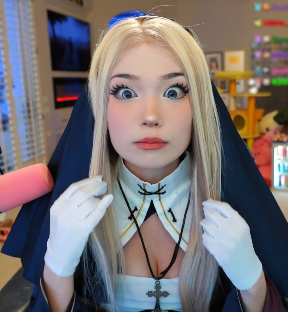 EmirusDisciple's tweet photo. She's checking to make sure you're tuned in for Sub Sunday https://t.co/IxUq5ZKSJ3