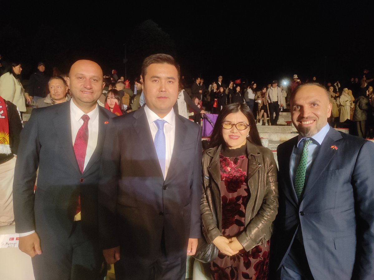 Cholpon143189's tweet photo. Бүгүн 4- октябрь, 2026- жыл, Стамбул шаарында Кыргыз Республикасынын Эгемендүүлүгүнүн 35 жылдыгына арналган майрамдык иш-чара болуп өттү. Уюштурууга салым кошкон Стамбул шаарындагы башкы консулу Чыңгыз Токтобековичке чоң рахмат.    Кыргызстаныбыз өнүгүп - өсө берсин!🇰🇬🇰🇬🇰🇬 https://t.co/YCJchgcnld