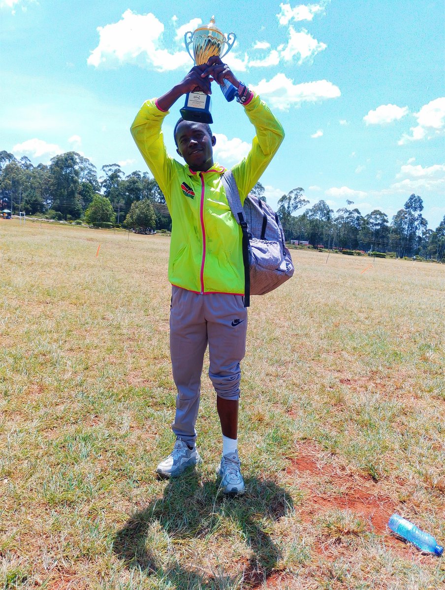 StravaBoy4m's tweet photo. I went for the AK  Cross Country Race and conquered the 10K in 32 mins , a quite tough course 🤭🫡🔥 https://t.co/M6HDsycgxv
