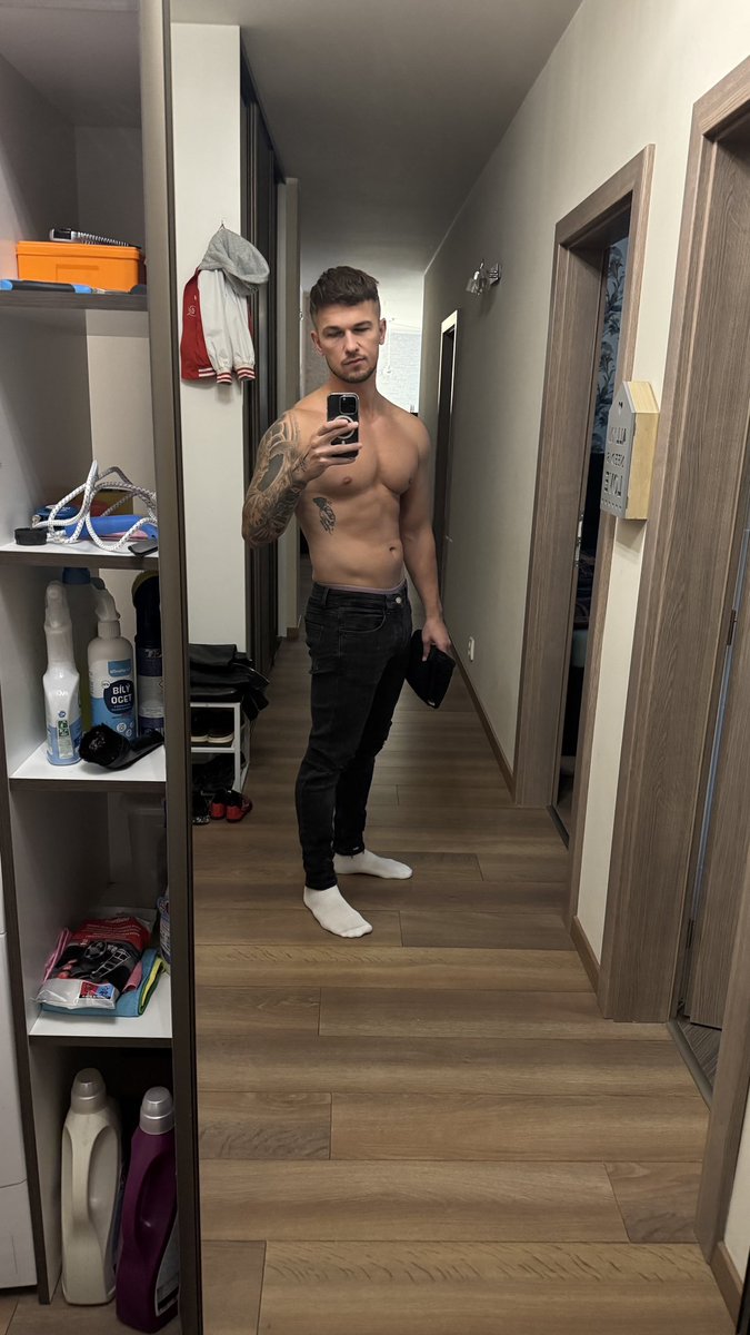 riqardo_creator's tweet photo. Rate my shape 1-10 🙏 https://t.co/tjz9AcbZce