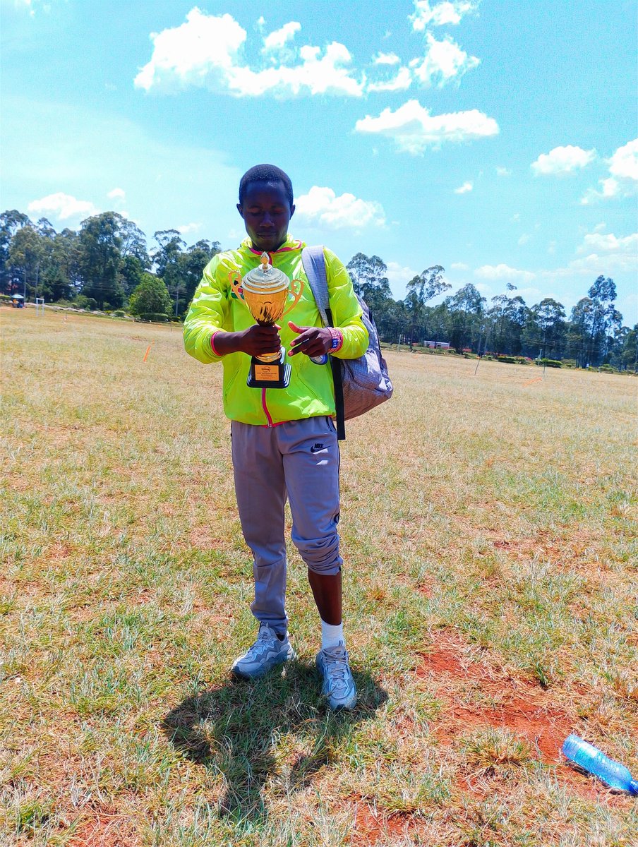 StravaBoy4m's tweet photo. I went for the AK  Cross Country Race and conquered the 10K in 32 mins , a quite tough course 🤭🫡🔥 https://t.co/M6HDsycgxv