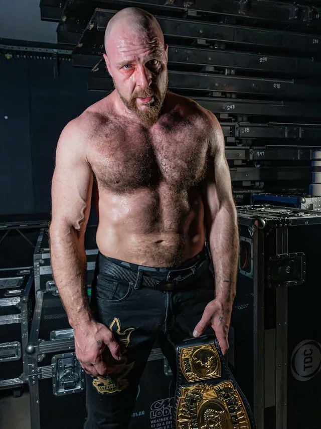 Sabe99_'s tweet photo. Moxley es de lejos uno de los luchadores más importantes de las ultima década, me alegra que a muchos les esté cayendo la ficha de lo bueno que es
Este tipo ama el wrestling como nadie! https://t.co/8yM9xag3Y7