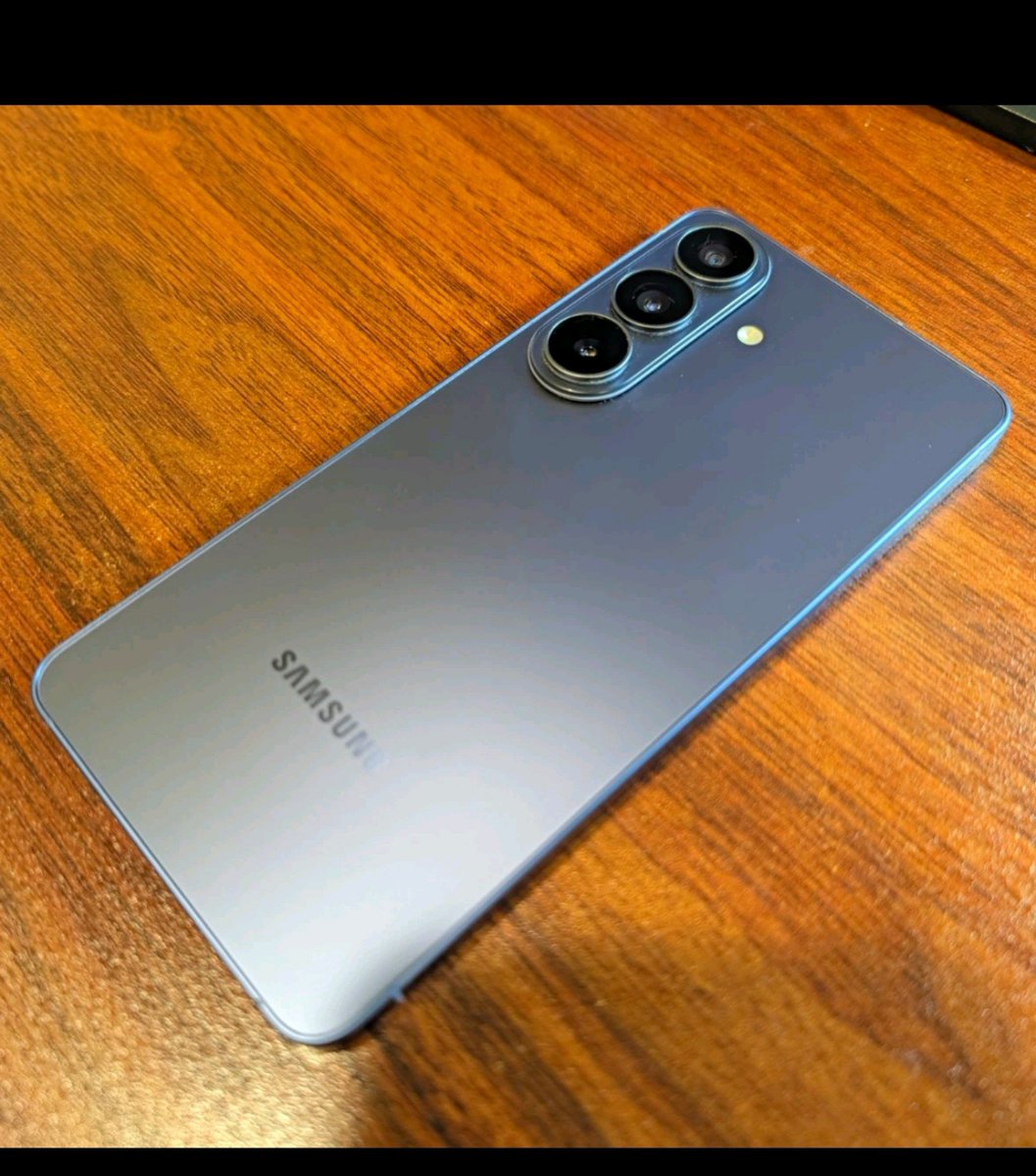 b2himports's tweet photo. 📱 Samsung Galaxy S26 — 256GB

🇺🇸 Direct from USA | UK Used
💰 ₦885,000

✅ Clean &amp; Quality Used
🎁 2 Protective Pouches + Tempered Glass
📦 Available for Immediate Order

📲 DM B2H to order yours.

#SamsungS26 #SamsungNigeria #PhoneDeals #GadgetsNigeria #B2HImports https://t.co/EfHq6twz4h