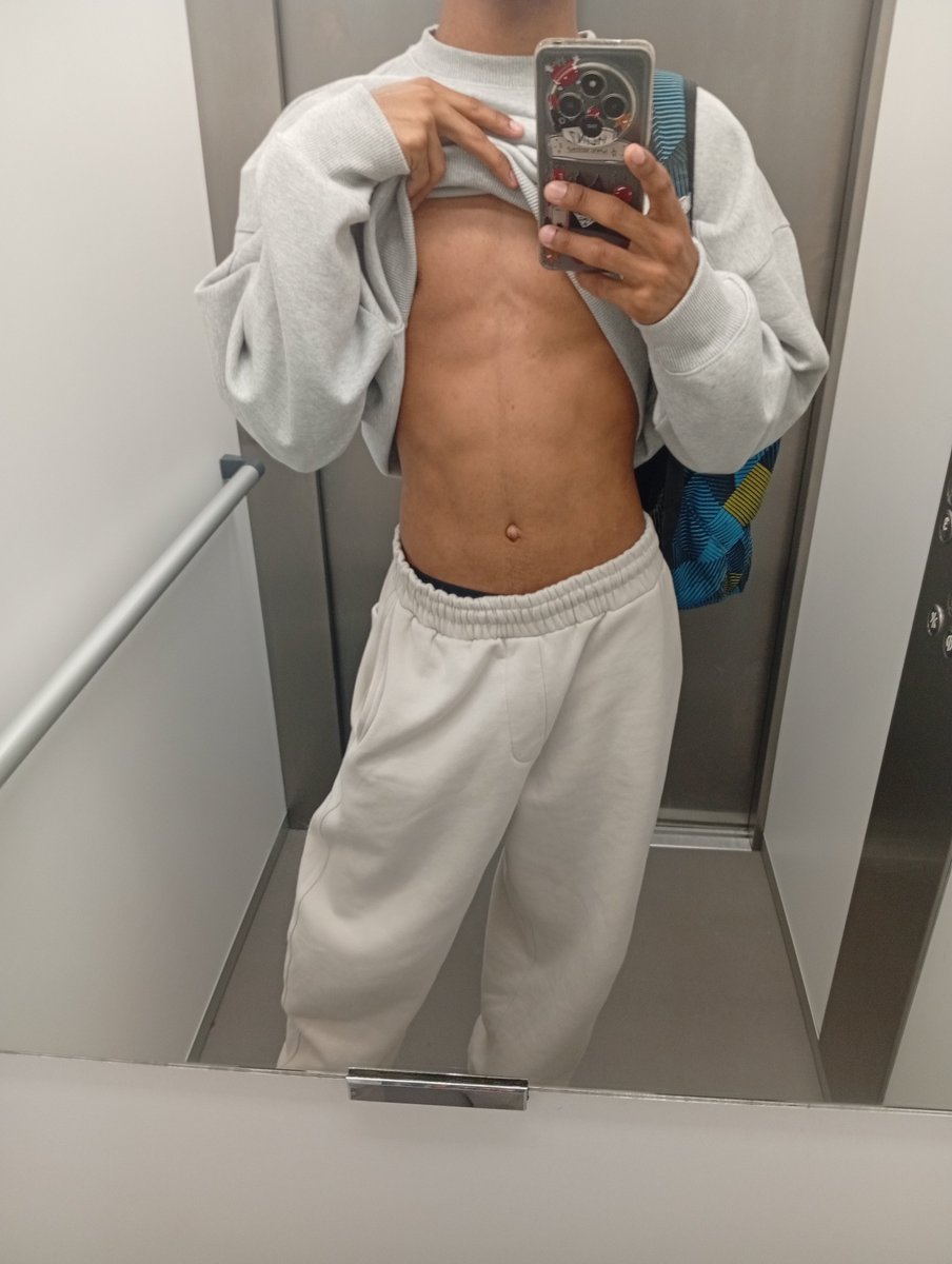 SamxzSam's tweet photo. Puntuen aoutfit 👍 https://t.co/wN15xooncw