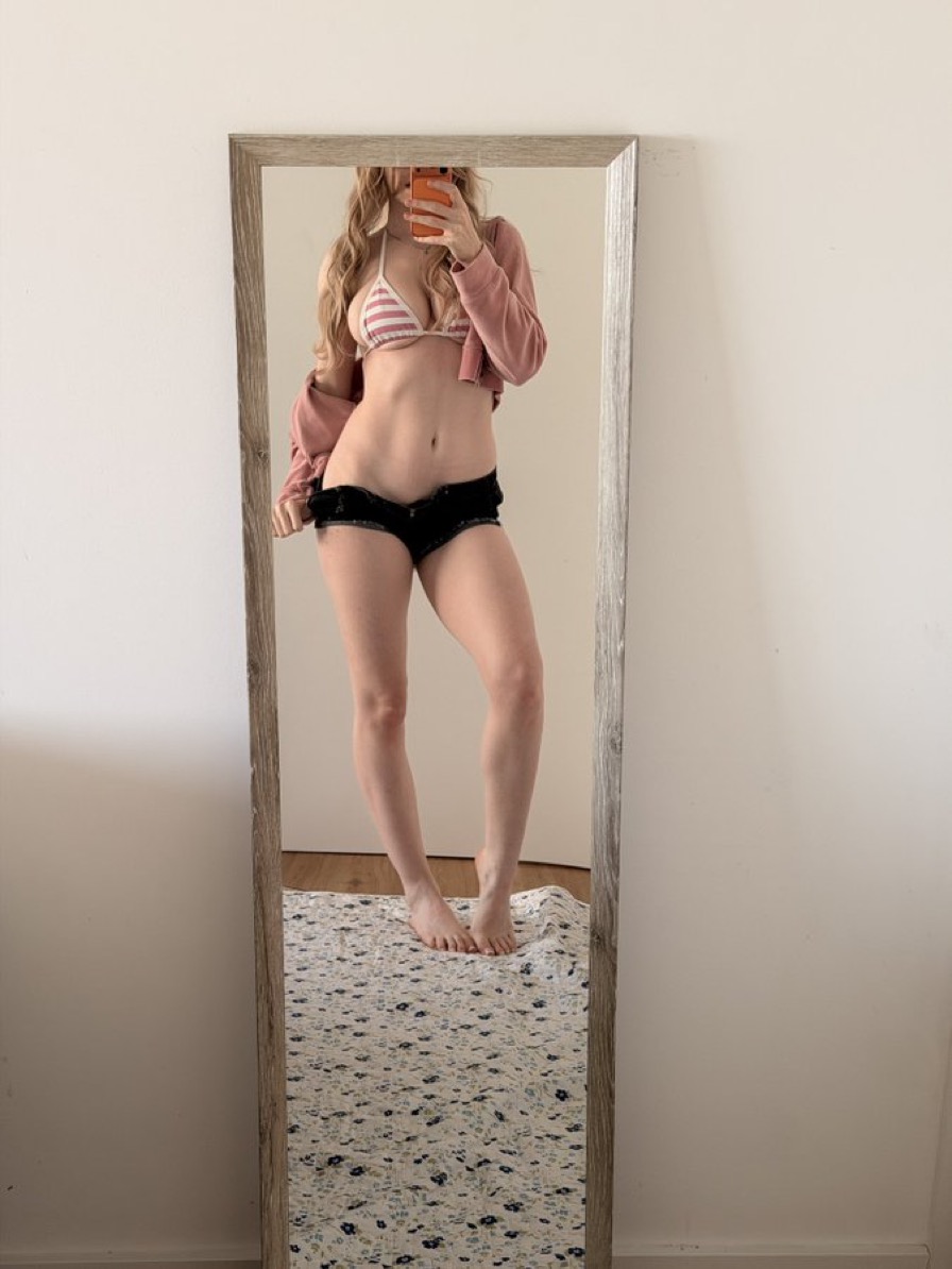 Avaxa4m's tweet photo. before school :3 https://t.co/fxvizlYiLX