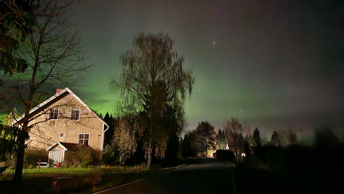 ValimakiJari's tweet photo. 4.10.26 Clock 21:37 Northernlights Trees Clouds Loimaa Finland #northernlights #nightphotography #starrynight #loimaa #finland https://t.co/JuTdFDXTIJ