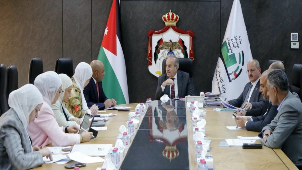 Jo_0now's tweet photo. التنمية لا تنتظر والأردن يسرّع خطاه نحو التنفيذ
وزير الأشغال العامة والإسكان ماهر أبو السمن يؤكد ضرورة تسريع تنفيذ مشاريع البرنامج التنفيذي الثاني لرؤية التحديث الاقتصادي 2026–2029 والالتزام بالجداول الزمنية لضمان تحويل الخطط إلى مشاريع ملموسة تحقق مستهدفات التنمية والاقتصاد https://t.co/YXkanqM7AL