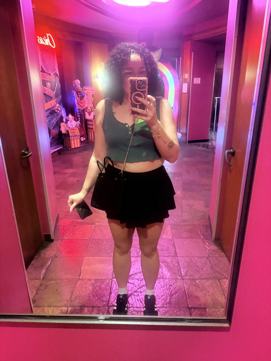 TheCurly_Queen's tweet photo. Sunday funday vibes https://t.co/zyr0Ceq2mA