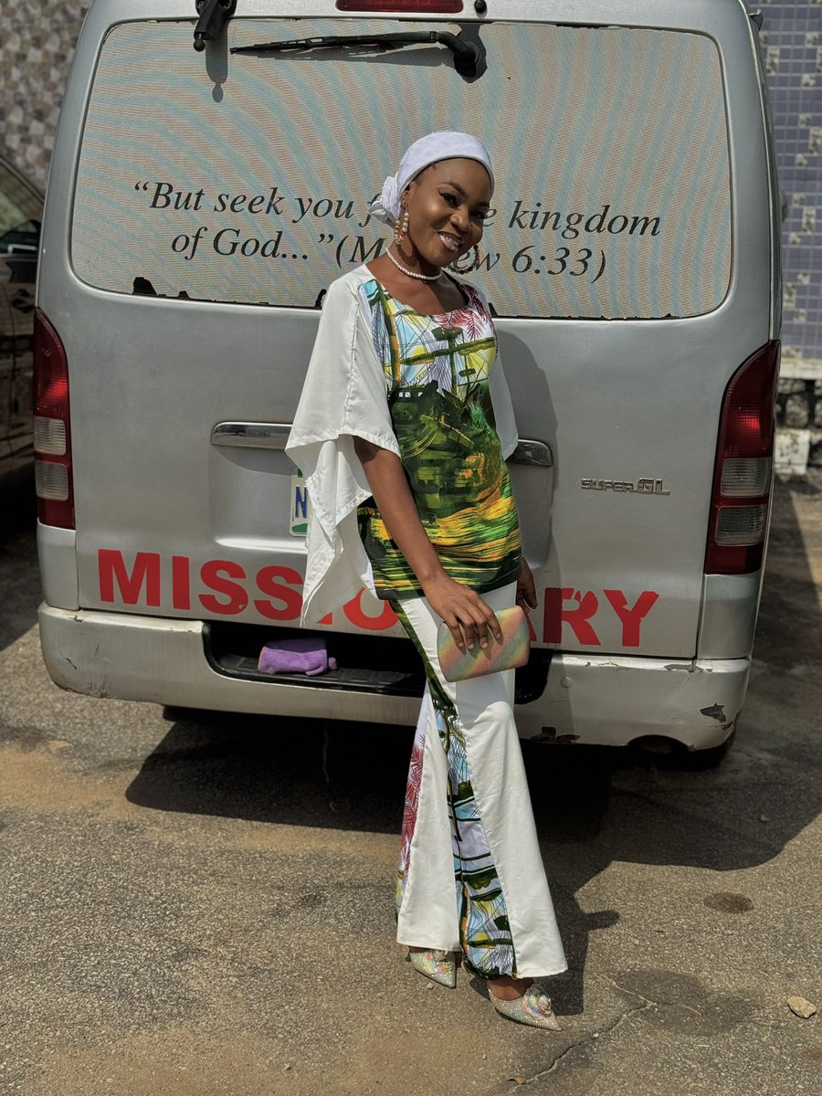 MirahavenC's tweet photo. Sunday 
Fashion Day for me 
A day I show up to my father’s house like a model 🥰😌. 
I sew, I wear with style and boldness . 
#mirahavencouture #kanofashiondesigner #newfashionootd https://t.co/qM5A4UNzrd