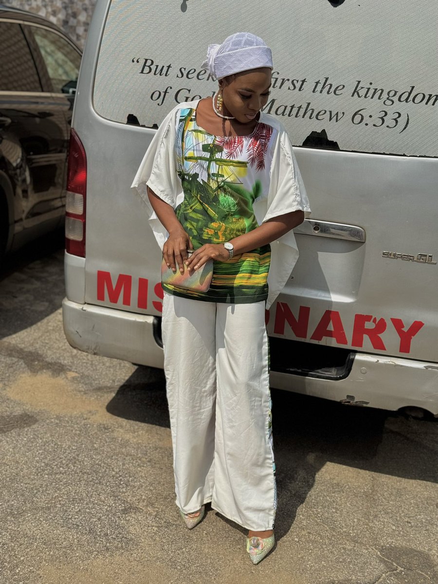 MirahavenC's tweet photo. Sunday 
Fashion Day for me 
A day I show up to my father’s house like a model 🥰😌. 
I sew, I wear with style and boldness . 
#mirahavencouture #kanofashiondesigner #newfashionootd https://t.co/qM5A4UNzrd