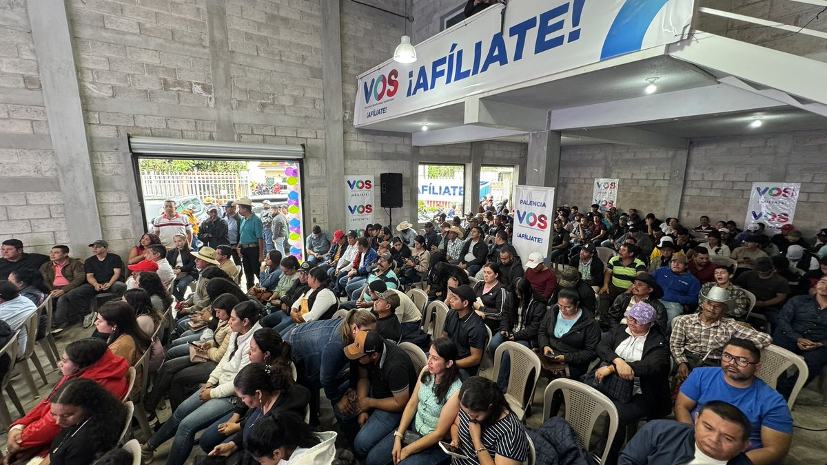 jajofd's tweet photo. Como secretario general de VOS, junto a Leonel Toriello, coordinador nacional de Agenda Ciudadana, y Beto Reyes, secretario municipal, damos seguimiento a la organización en Palencia. ¡Afíliate! #VOS @BancadaVos @VOS_gt_ https://t.co/mdffitGJBF