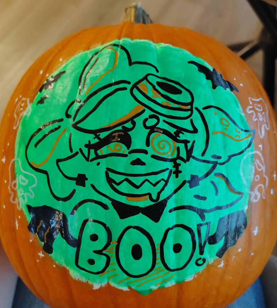 MaddeningTrash's tweet photo. I put Marie on a pumpkin https://t.co/3SFcOSzrRX