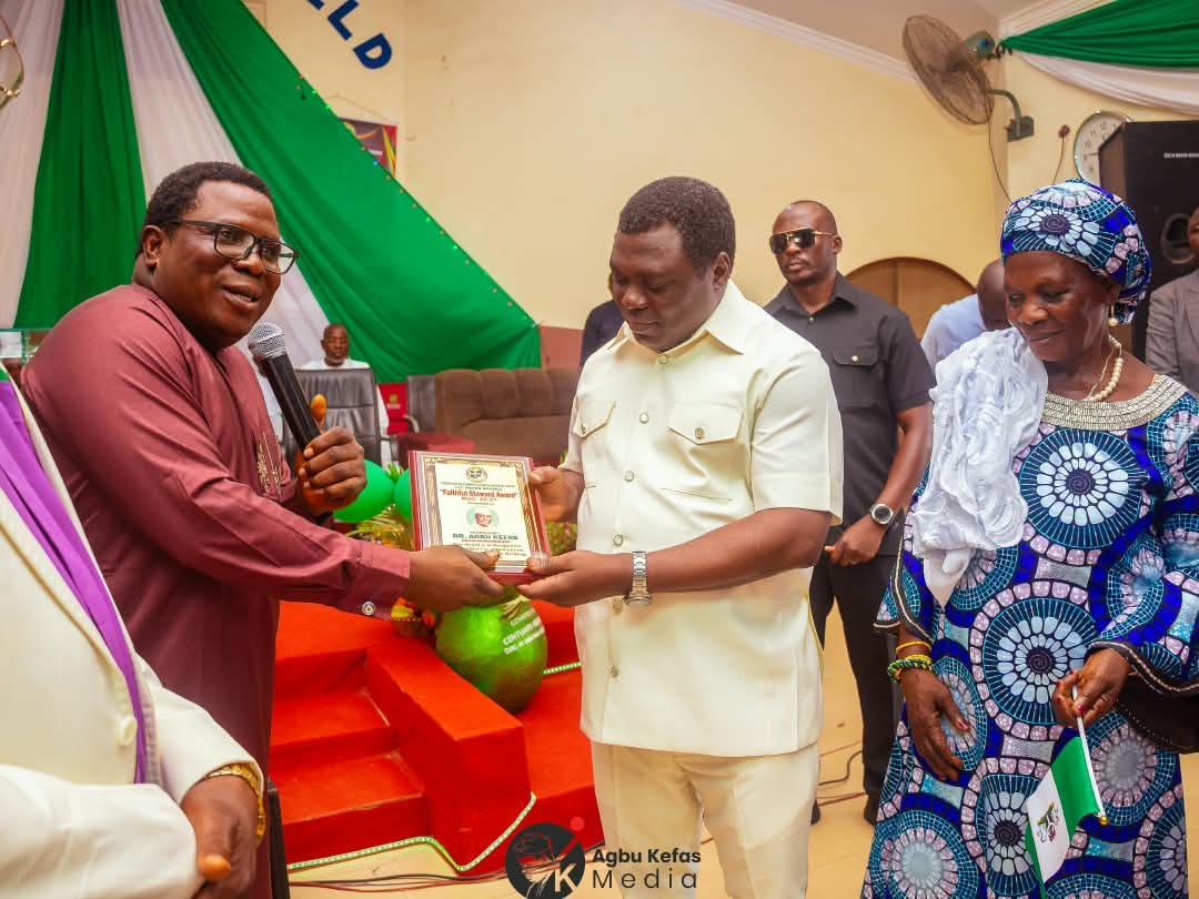 GovAgbuKefas's tweet photo. Earlier today, we attended the Independence Revival Programme of the Christian Reformed Church-Nigeria (CRC-N), Wapan Nghaku, Wukari.

I read the sermon from Acts 2:1–4 and called for a renewed commitment to God, emphasizing the importance of faith, prayer, and the power of the Holy Spirit in overcoming challenges and attaining true freedom.

I noted that the fire of God and genuine revival come upon those who wait upon Him, and I urged the congregation to focus on God rather than dwell on the past.

I sincerely appreciate the Church for the award of recognition, which I dedicate to my beloved mother, who was also in attendance.

#MovingForward
