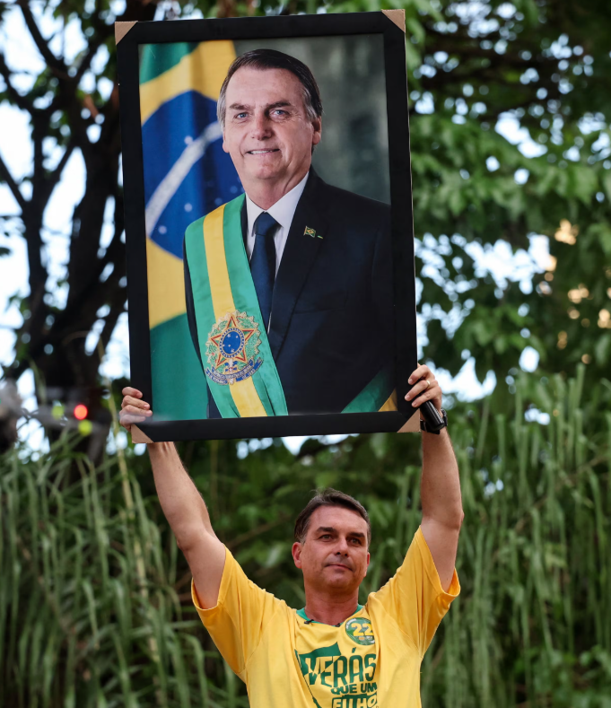ElTrumpista's tweet photo. ATENCIÓN. FLAVIO BOLSONARO VA A GANAR LA PRIMERA VUELTA EN BRASIL.

Según Polymarket y contra TODO PRONÓSTICO Bolsonaro va a ganar la Primera Vuelta (95% de chances)

Ninguna encuesta, ningún medio, ningún analista pudo predecir esto. HISTÓRICO. https://t.co/FV3n9Xgf9O