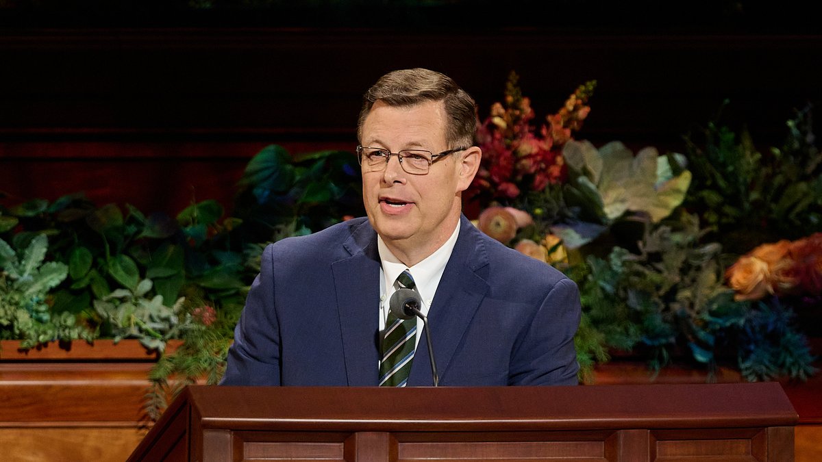 Ch_JesusChrist's tweet photo. "Being a light opens more doors than any pointed argument ever will."  

—Elder Clark G. Gilbert (@ClarkG_Gilbert)   
#GeneralConference 

https://t.co/DazvS38j03 https://t.co/u0xja1ETBD