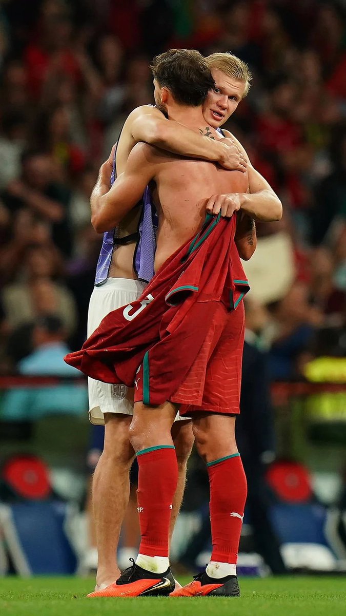 sheslivsangel's tweet photo. woah erling and ruben https://t.co/n4gMHnYhsO