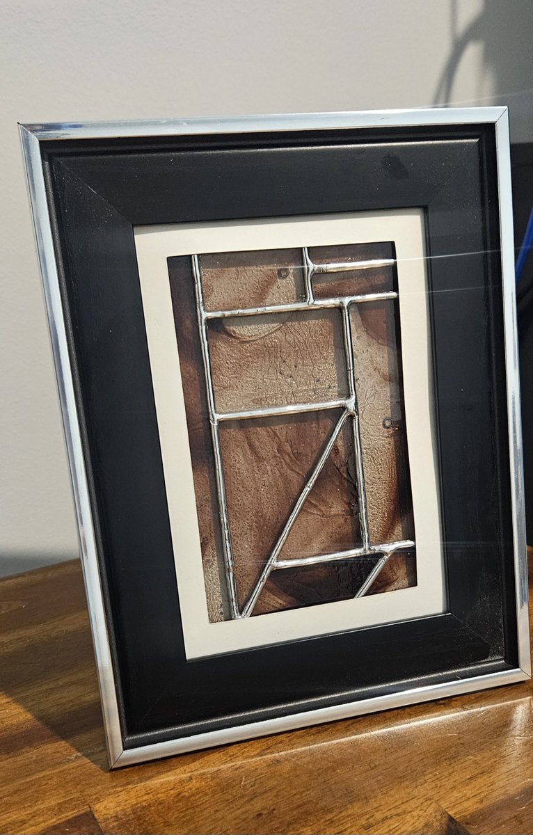 _muddx_'s tweet photo. Moved on from the premade kits and made simple shape rectangle stained glass thingy. I wanted to test putting something a frame too. I think it turned out great! I wanna find a more fitting frame for this, but all in all, i think its amazing 🤩 https://t.co/idvitKyGEz