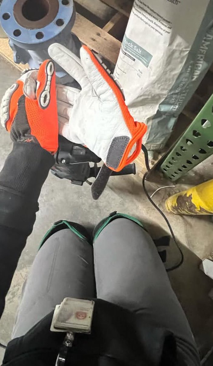 Jessican14w's tweet photo. Me at work https://t.co/chVLX5Hb0M