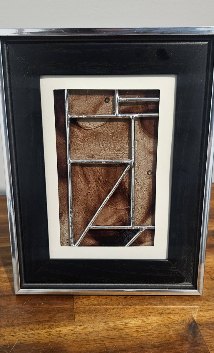 _muddx_'s tweet photo. Moved on from the premade kits and made simple shape rectangle stained glass thingy. I wanted to test putting something a frame too. I think it turned out great! I wanna find a more fitting frame for this, but all in all, i think its amazing 🤩 https://t.co/idvitKyGEz