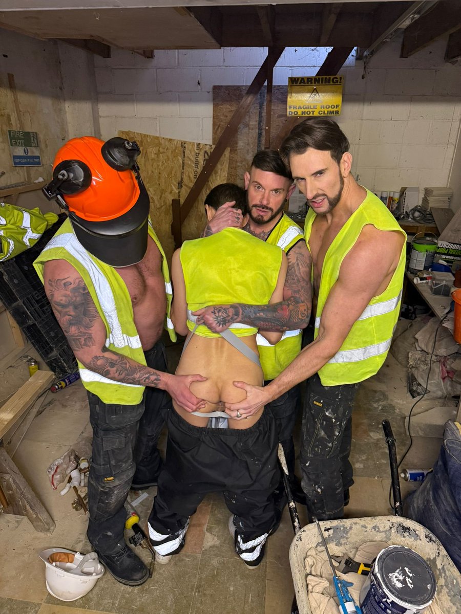 EssexBoy0007's tweet photo. Only on https://t.co/eU1vARbIUu #Young #Apprentice #Traidie #BoyFriendExperance #Teen #Twink #Hung #Vers #GayBuilder #SpitRost #Smooth #London #Gay #Essex #BehindTheCamera #StraightLad #Discreet #Tools #GayLondon #Bi #GroupSex #Onlyfans #Smooth #RolePlay #GaySex @ThePsuOfficial https://t.co/d7TJrAcykK