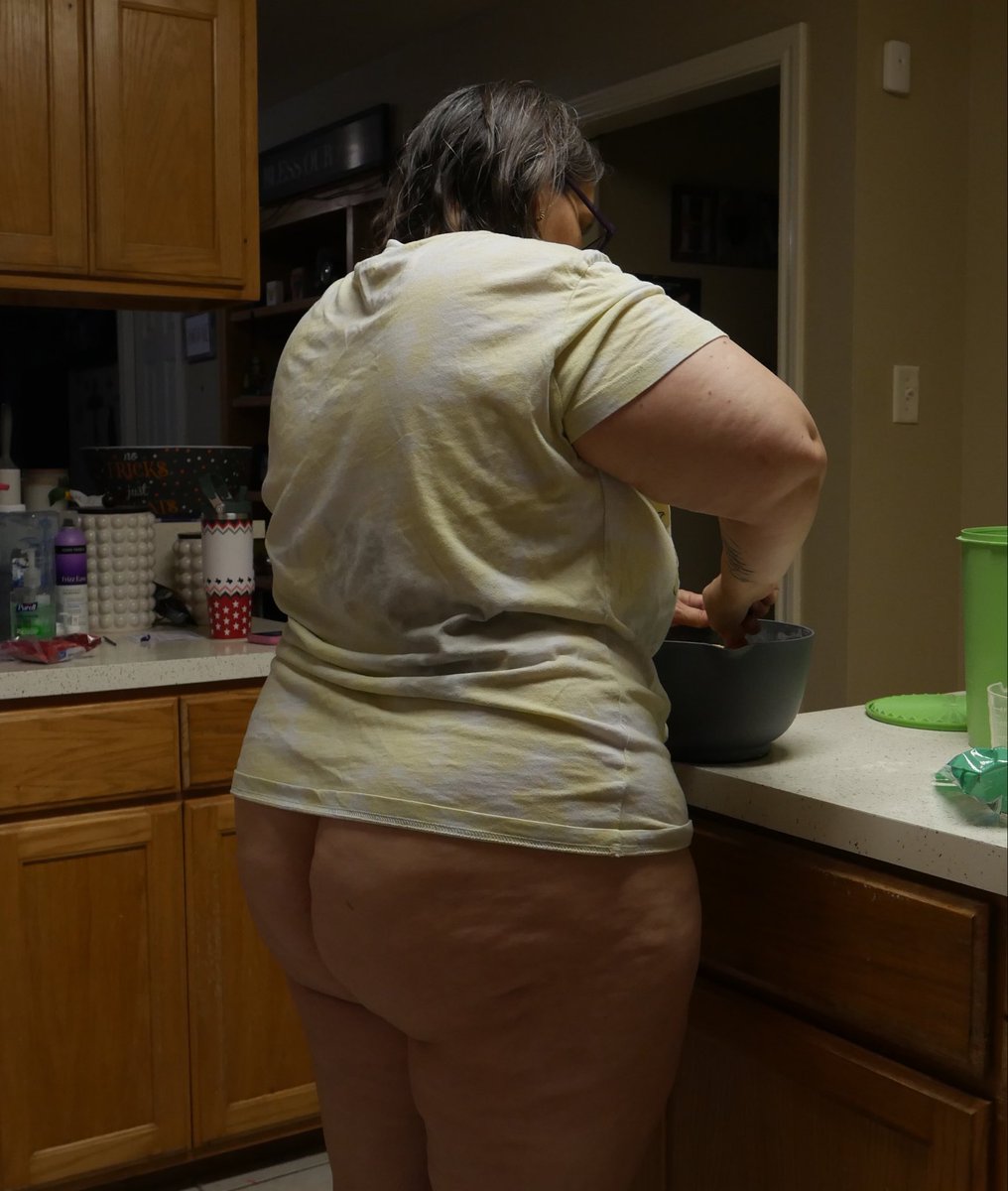 Blisslustx's tweet photo. Wifey making cookies with her ass out 😍🤤😋 #nsfw #hotwife #cougar #milf #momsson #irl #snowbunny #bbc #cuck #cuckold #pawg #expose #exposed #slutwife https://t.co/UlnEldTyCj