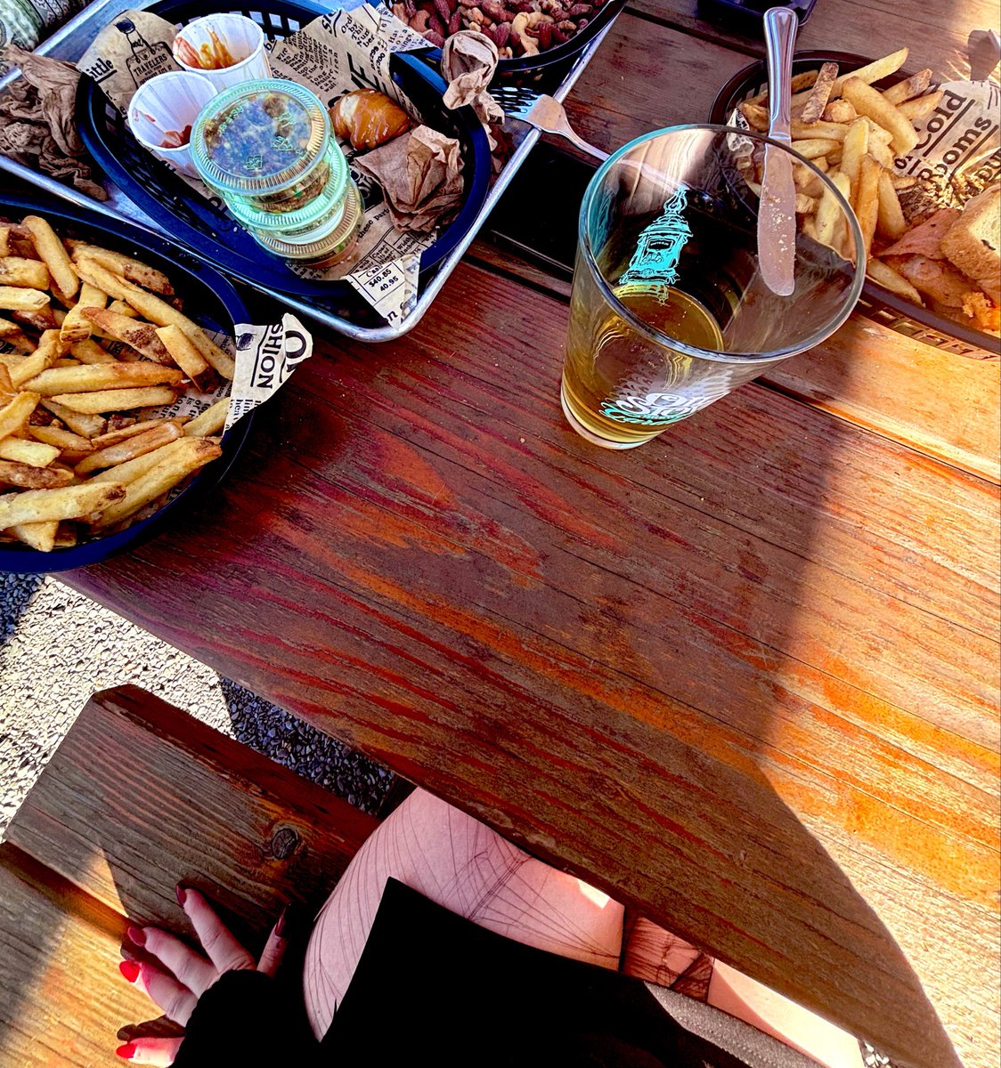 1ronSight's tweet photo. $end for ciders, books &amp; fries slaves 💋👏🏼 I’m at a book fair!! https://t.co/MptObOl7OU