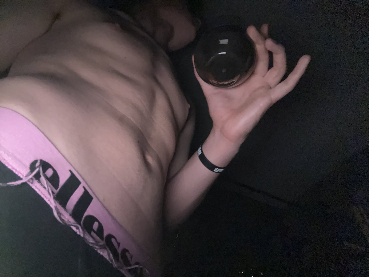 Hmhmmyeah's tweet photo. Making a pinned! (Again)
-18
-straight
-new account because I got banned
-please dm me my DMs are dry as fuck🙏

#nsfwtwt #horny #dmme #nsfw https://t.co/9R4wq72zDr
