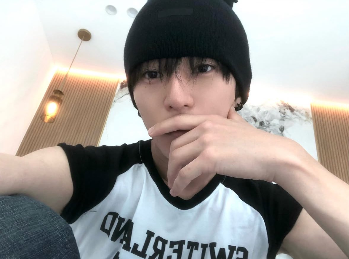 tearyloved's tweet photo. seunghwan and junmin at 200k followers after going viral…i think junseok should be next!!! https://t.co/OcgbJLPZ7C