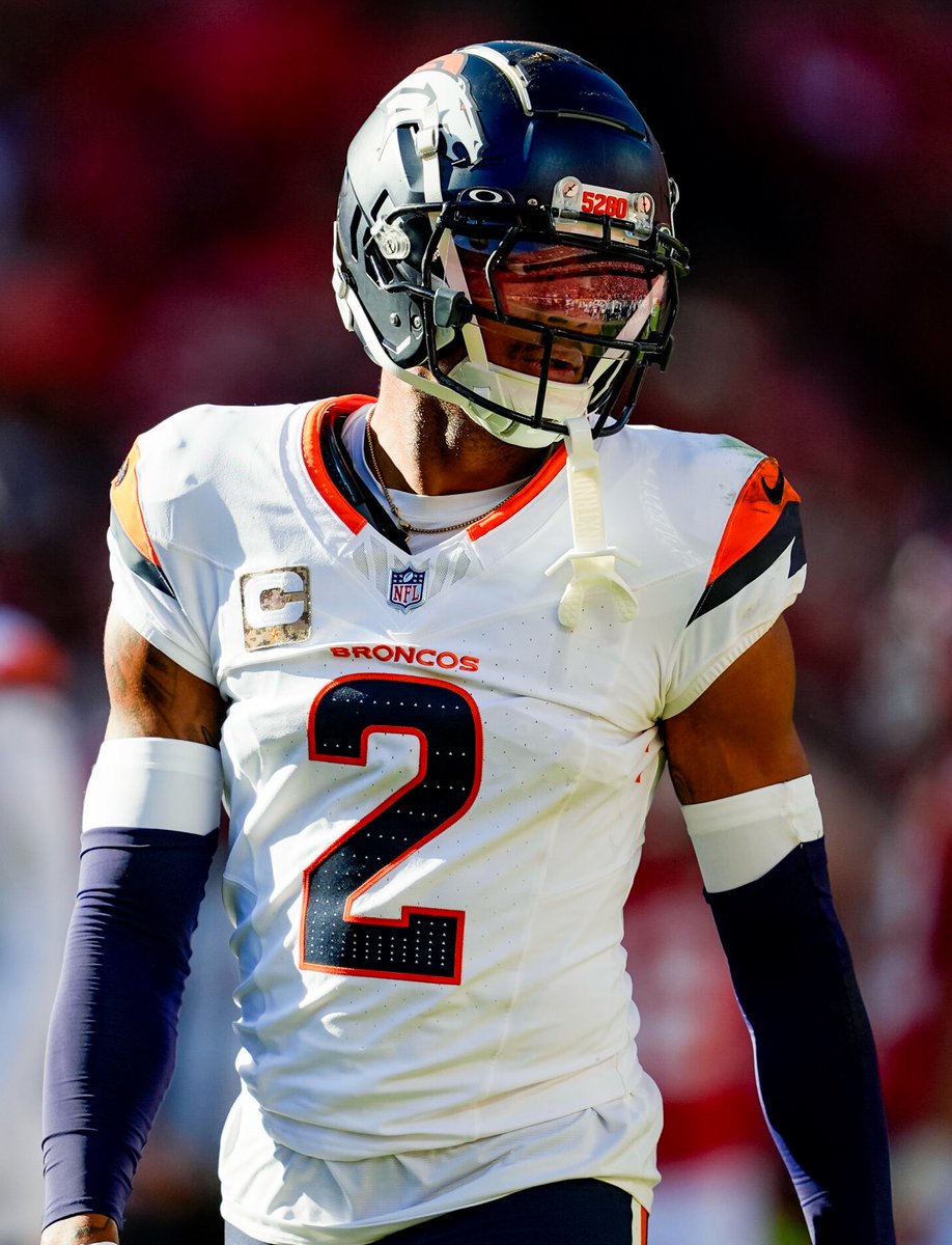 DNVR_Broncos's tweet photo. PLEASE BE OK 🥺 https://t.co/tlxMZsLStx