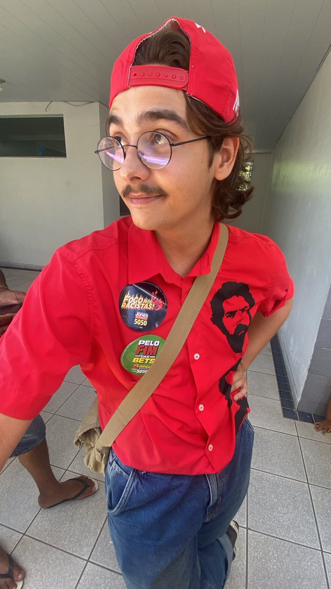 luccascom2C_'s tweet photo. segunda eleição, segunda vez votando em lula
graças a deus https://t.co/qsBqS7WgrF