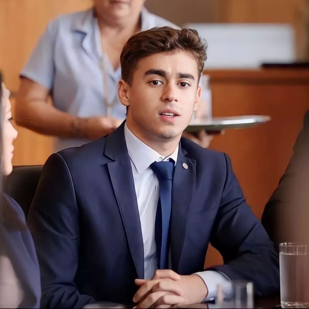 tracklist's tweet photo. 🚨 Nikolas Ferreira (PL) está REELEITO deputado federal por Minas Gerais. #Eleições2026 🗳️ https://t.co/dqAlAZkr4M