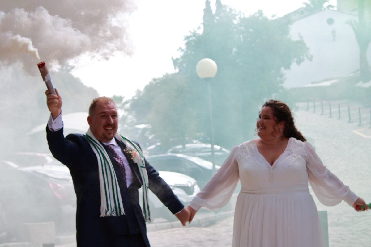 albigonzalez26's tweet photo. Ayer fui MUY feliz. Tener a mi gente toda unida fue el mayor regalo. No hay boda más cordobesista🤍💚 https://t.co/PHR612Hj7c