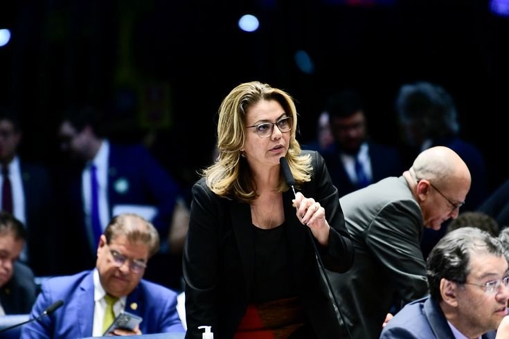 o_olavista_news's tweet photo. Leila do Vôlei está fora do senado no distrito federal.

Eu ouvi um Glória? https://t.co/guNKbVYrWi