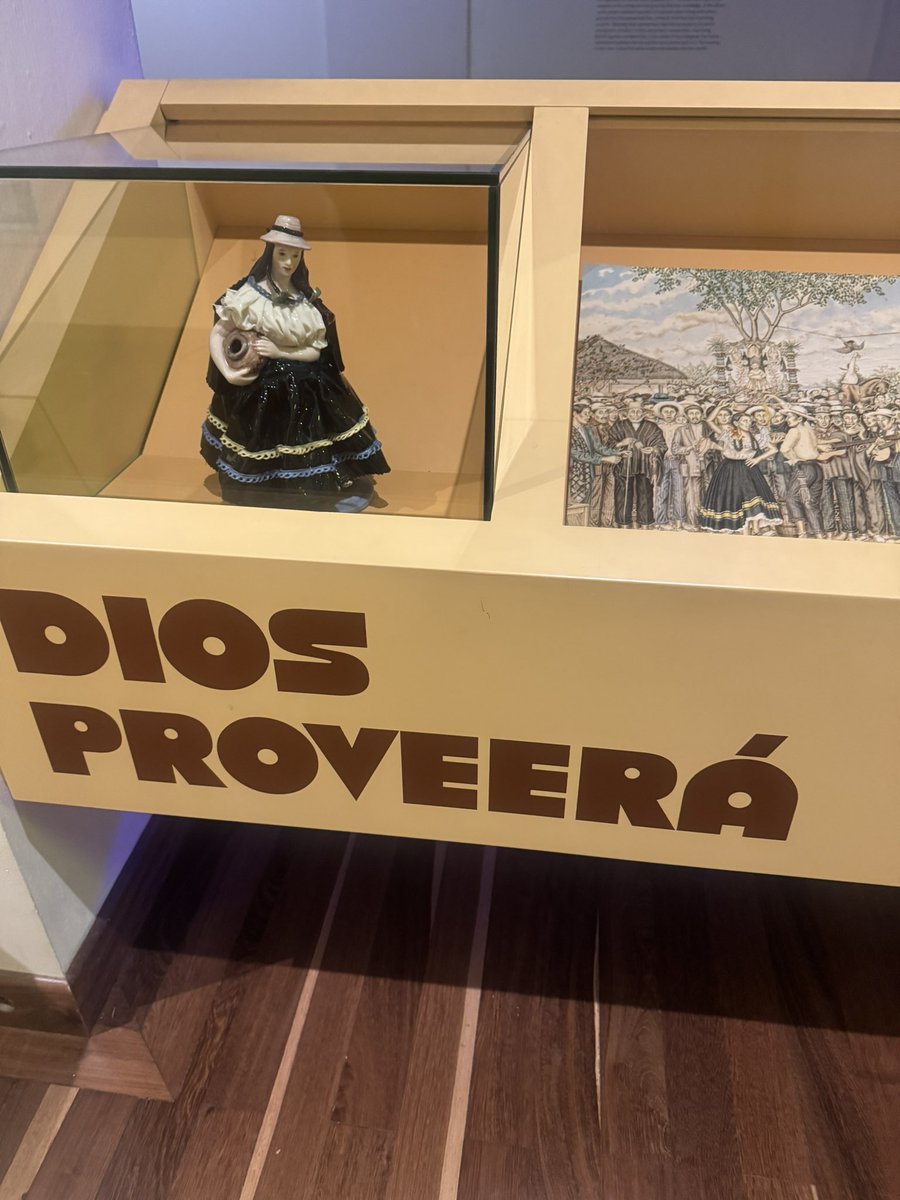 hobiyawnz's tweet photo. yo después de gastarme toda la plata de este mes en bts: https://t.co/vlGeLITikx