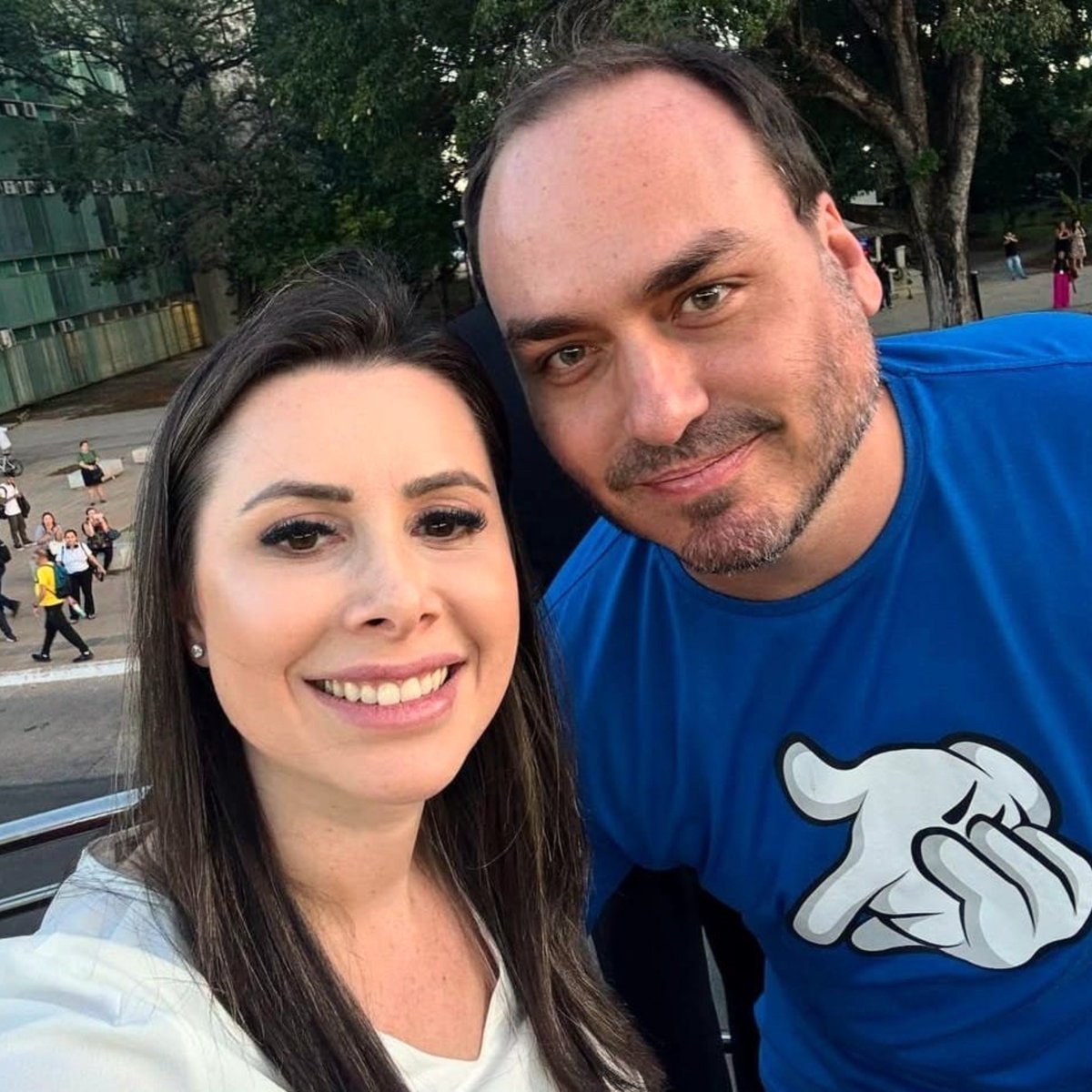 bralternativo_'s tweet photo. 🚨🇧🇷 AGORA: Carol de Toni e Carlos Bolsonaro estão oficialmente ELEITOS senadores por Santa Catarina. https://t.co/f2iazEoVWz