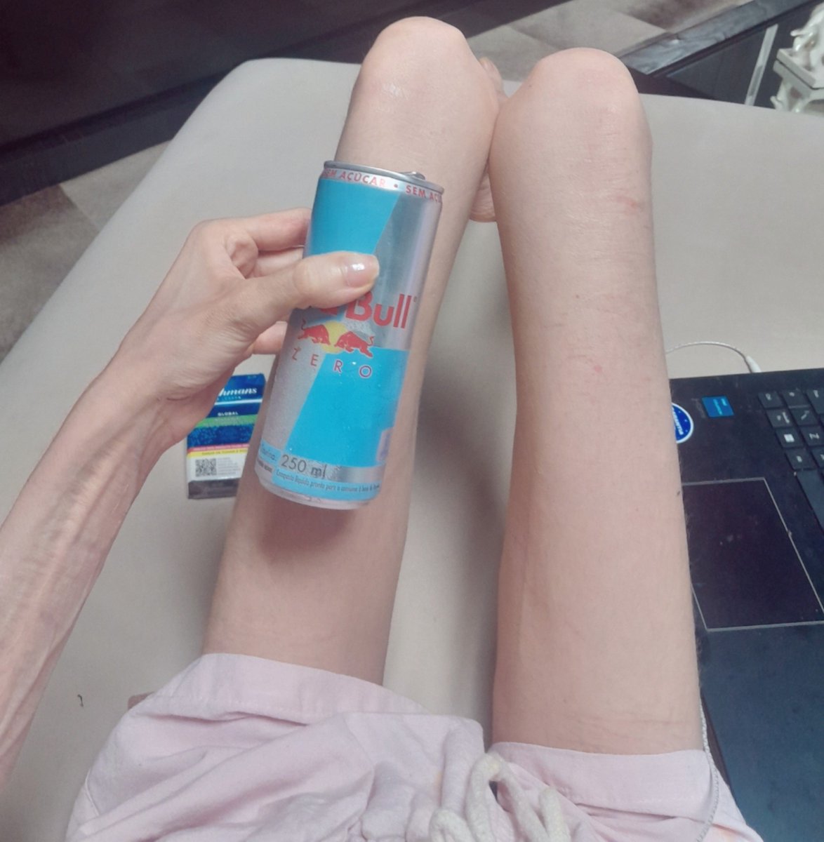 mintymelody28's tweet photo. Classic leg check https://t.co/xzvSeHgYU1