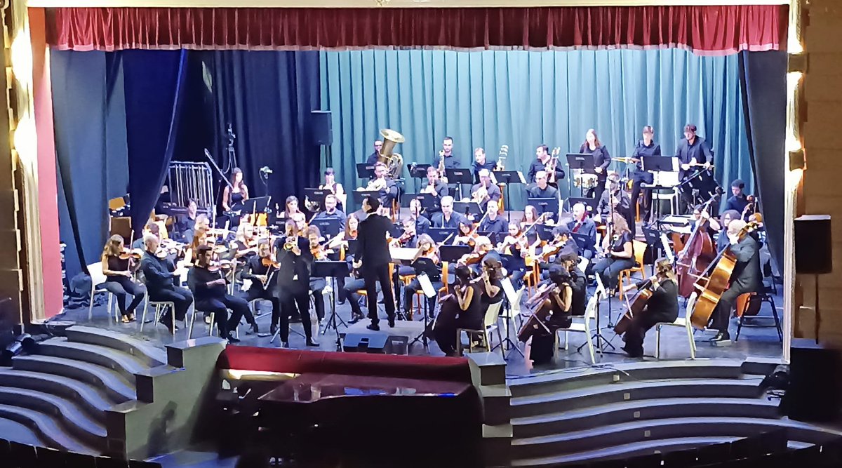 ensemblecultura's tweet photo. Cuando se une el talento, aparecen momentos extraordinarios.
Gracias a todos los que habéis participado en un concierto único e inigualable.
#concierto #ODR #danidebaza https://t.co/10aB51RH9c