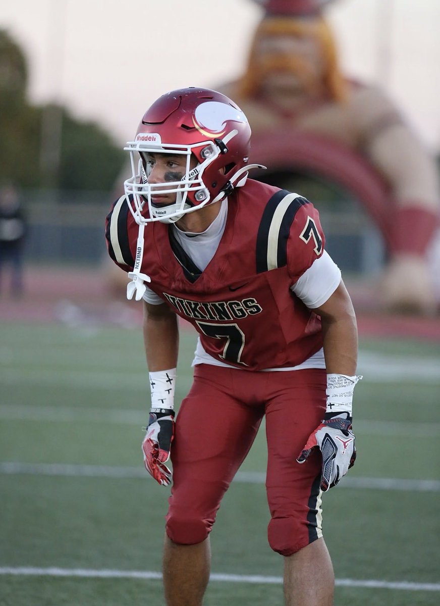 TravisAlonsoDB7's tweet photo. All Glory to God #7 #Downey #Football #TeamHustle #DowneyHSFootball https://t.co/RG1vh4nwdC