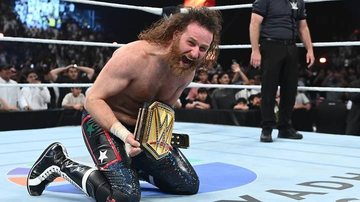 DFW_Wrestling's tweet photo. @MattDFW1 @NathanLeeDFW He takes the Championship, holding it close and making sure noone takes the moment away. He takes the World Heavyweight Championship. Raising it high into the air as Pyro ERUPTS off the top of the stage. The confetti is falling down. https://t.co/MeMLBH8x0h