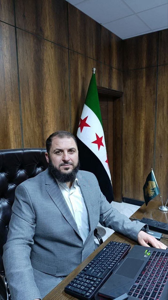 zenayosf's tweet photo. الاخ ماعاجبته كلمة رئيس انتقالي ... بس هو رئيس مرحلة انتقالية شئتم أم أبيتم ماعاد في للأبد .. .سوريا حرة https://t.co/5mCIosjNc9